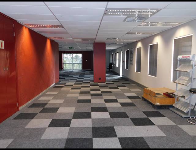 3,558M² OFFICE TO LET IN FERNDALE